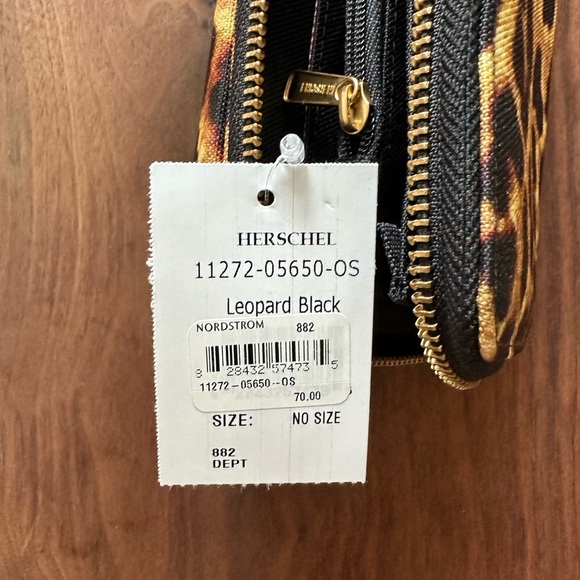 Herschel cheetah print wallet 🐆 - Picture 2 of 7